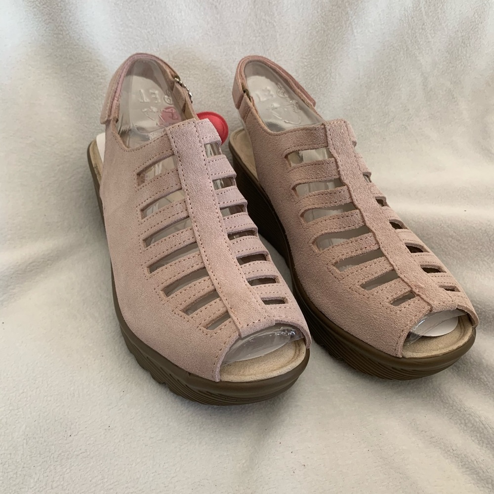 NWT Sketchers Parallel Trapezoid Wedge Size 9